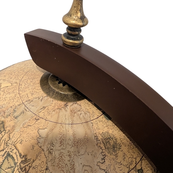 Vintage Style Wooden Tabletop Globe/Map bar with a lift-top design - Picture 9 of 16